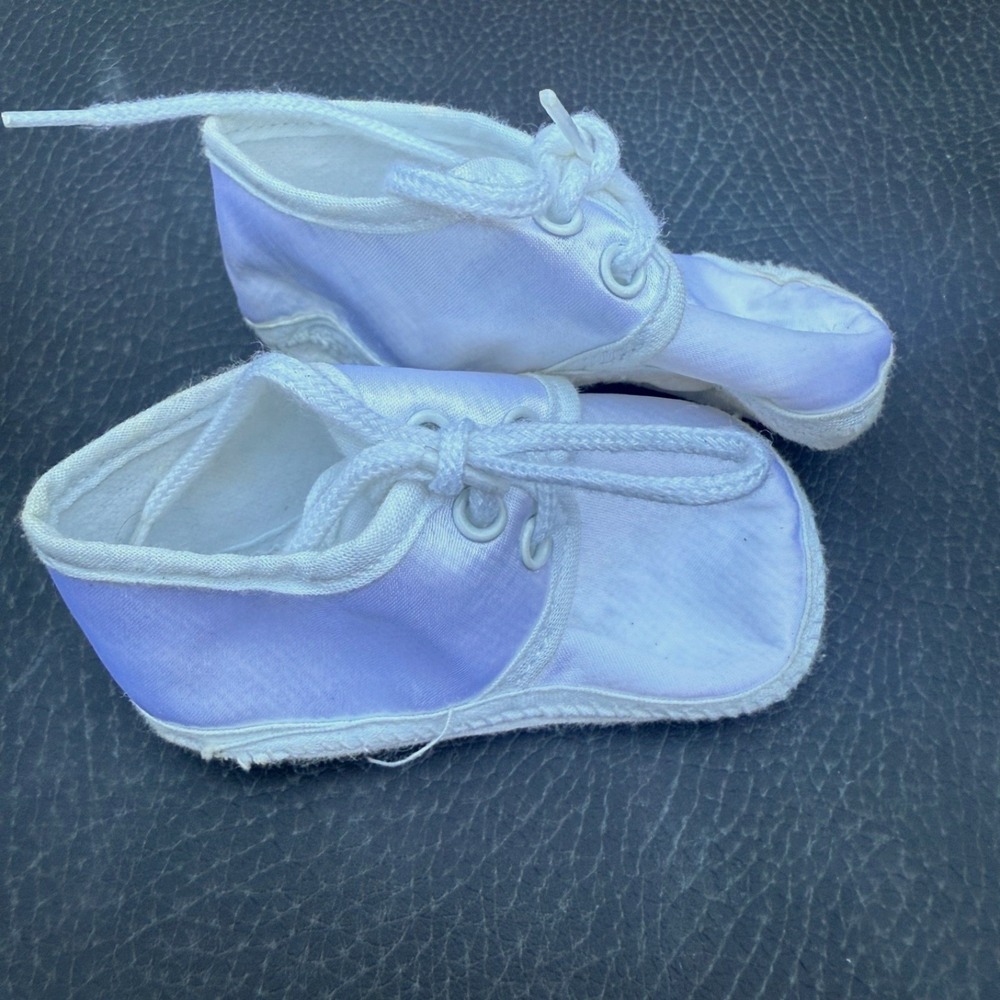 Baby Deer Size 0 Vintage Baby Crib Shoes White Satin Soft Soled Retro